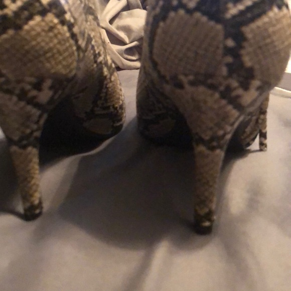 Shoes - Picture 4 of 4